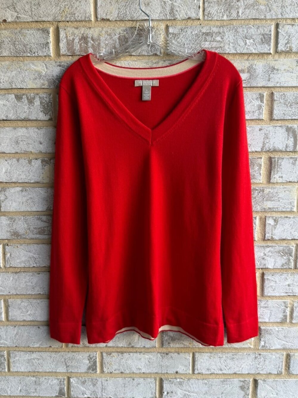 Banana Republic Wool Blend Long Sleeve V-Neck Red Sweater  Women's Size L.